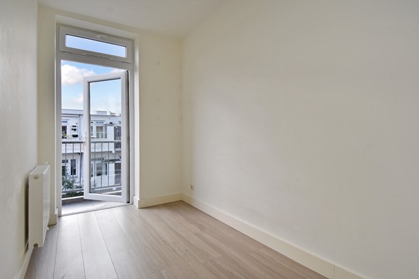 Medium property photo - Linnaeusstraat 142, 2522 GW Den Haag